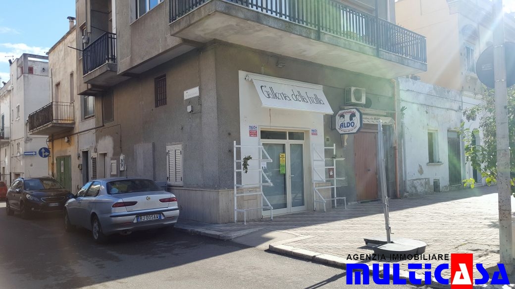 LOCALE COMMERCIALE SU C.SO UMBERTO I